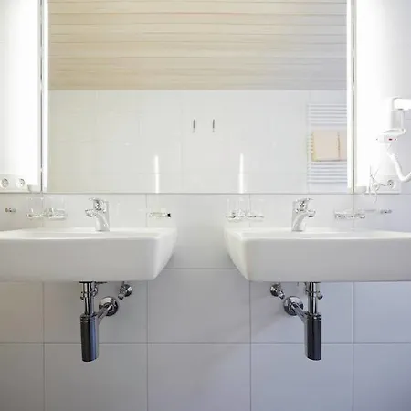 ホテル Kanisfluh メラウ